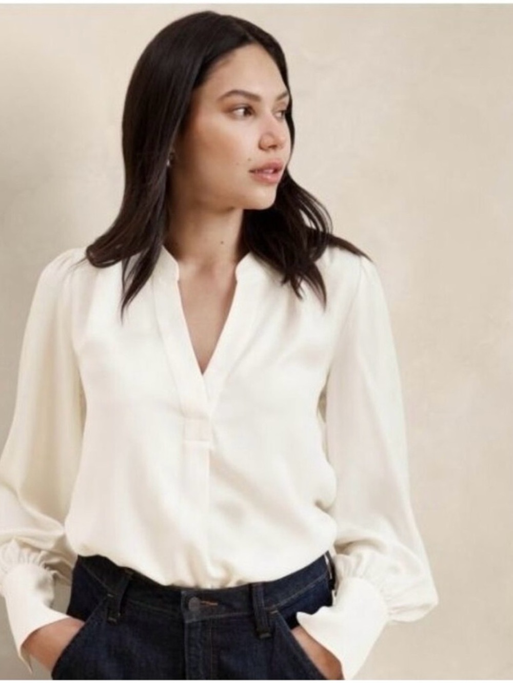 Banana Republic Women’s Crepe Volume-Sleeve Ivory V-Neck Top XL